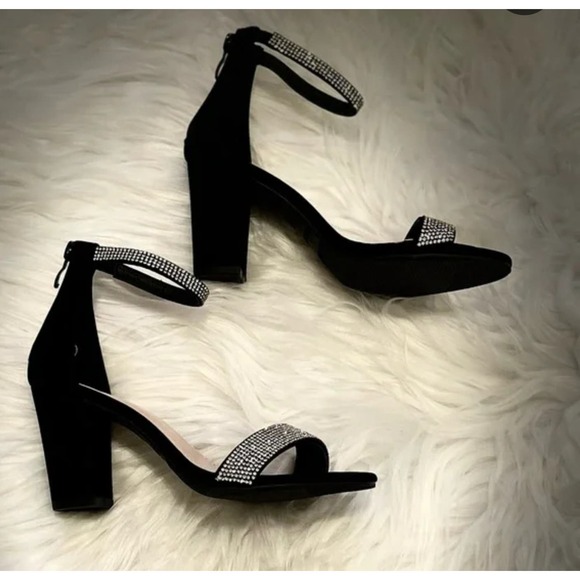 Skechers Women's Go Walk 5 Sneaker, Black/White, 7 - Picture 1 of 3